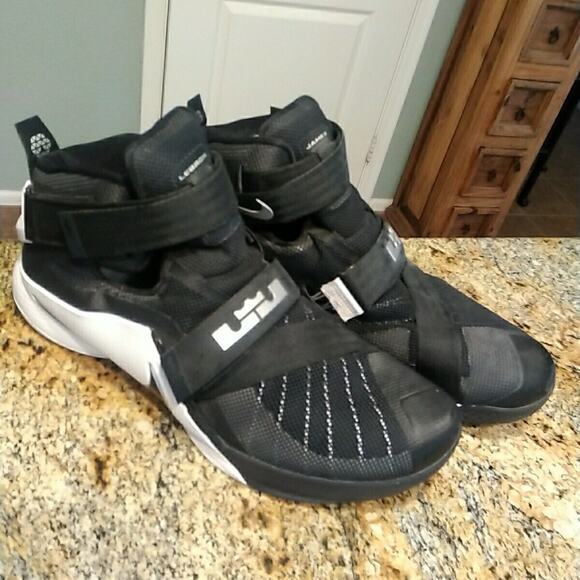 Rare Nike Lebron 2015 Soldier 9 Basketball Shoes Black & White Sz 16 813264-002 main image 4